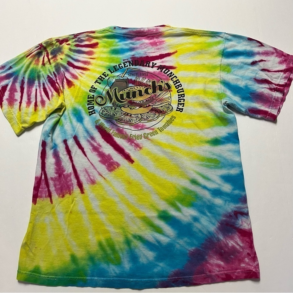 Munch’s Home of the legendary munch burger vintage tie dye t shirt USA made Sz M